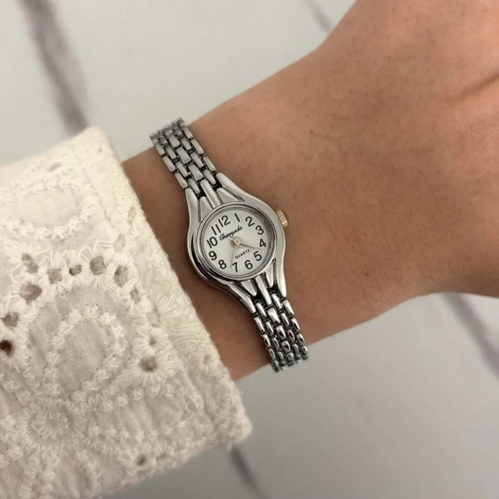 Sku0261 Retro Silver White dial Women‎ Casual Round Watch Bracelet + gift bag